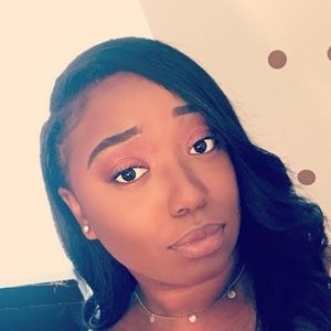 Meet your Posher, Kenisha